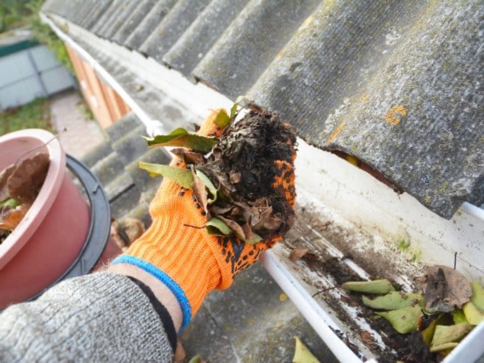 Gutter cleaning in LaGrange GA